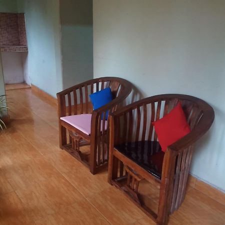 Osheen Family Guest House Polonnaruwa Buitenkant foto
