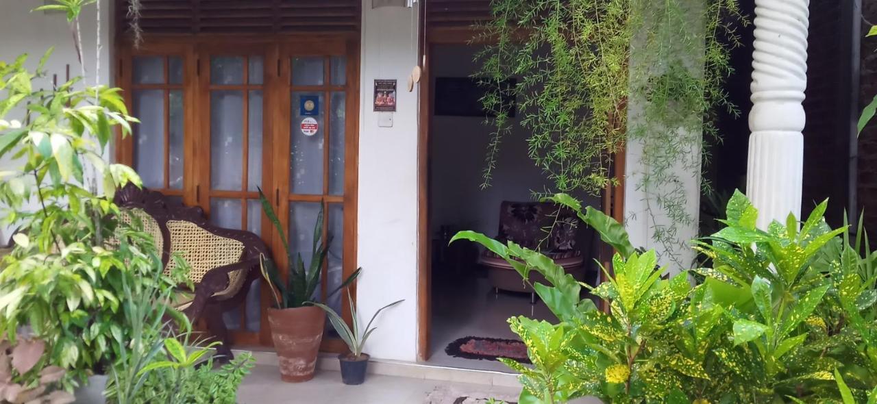 Osheen Family Guest House Polonnaruwa Buitenkant foto