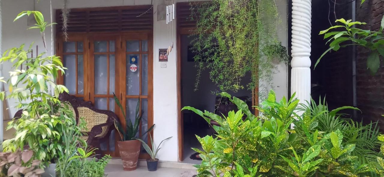 Osheen Family Guest House Polonnaruwa Buitenkant foto
