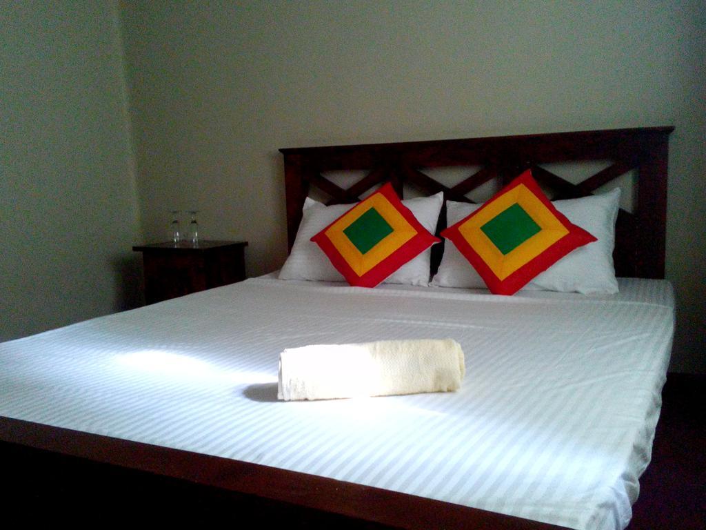 Osheen Family Guest House Polonnaruwa Buitenkant foto