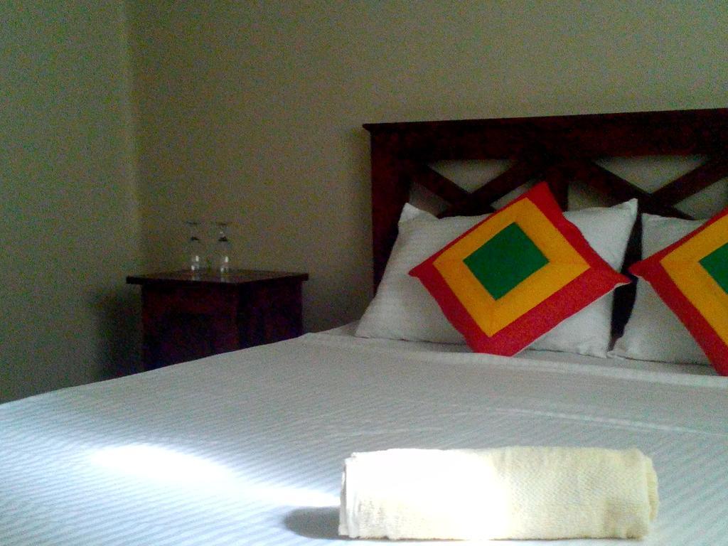 Osheen Family Guest House Polonnaruwa Buitenkant foto
