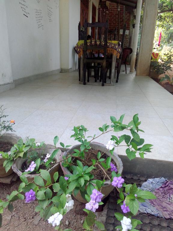 Osheen Family Guest House Polonnaruwa Buitenkant foto