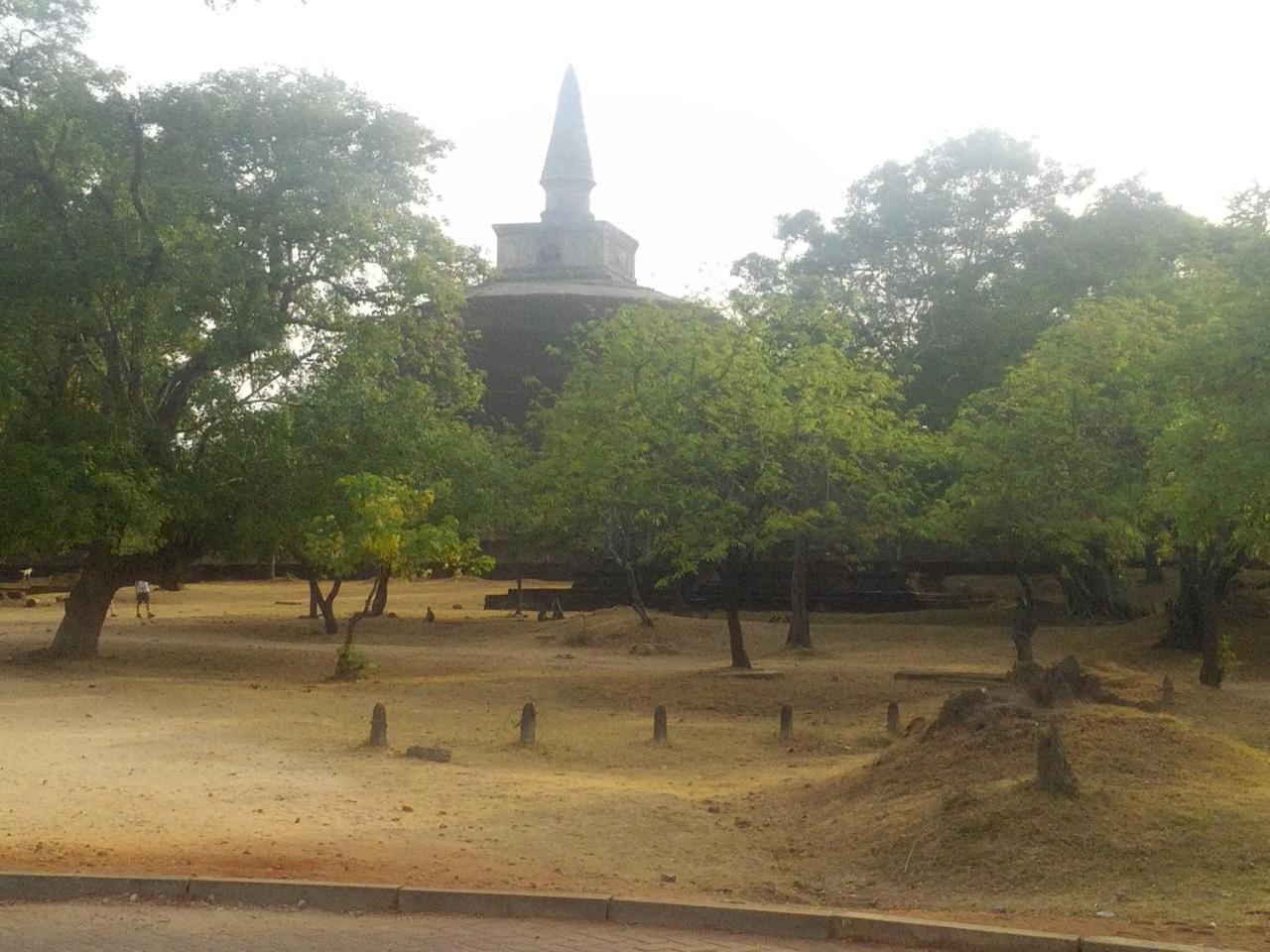 Osheen Family Guest House Polonnaruwa Buitenkant foto